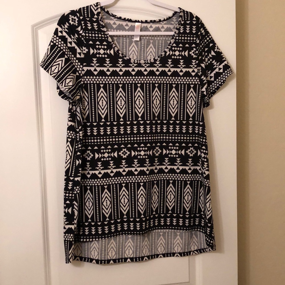 Lularoe black and white pattern top. Size large. Excellent used condition